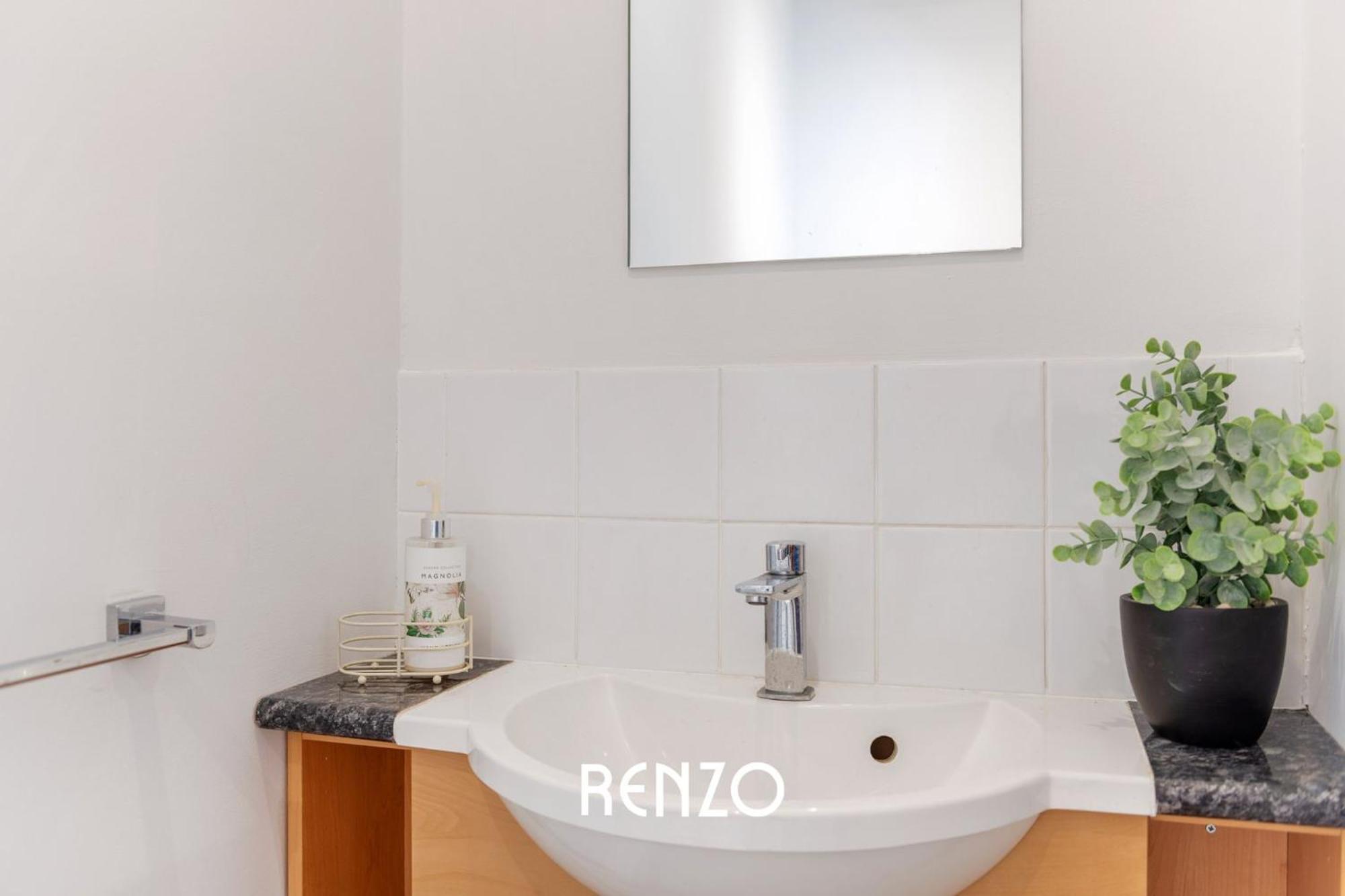 Vibrant 2-bed In By Renzo, Free Driveway Parking, Sleeps 6! * Nottingham